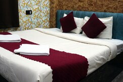 Hitarth Palace Paying Guest House