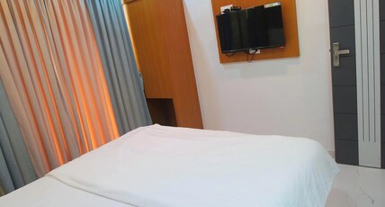 The Lions Hotel Ulhasnagar Room Type - Ac Classic Room With Balcony