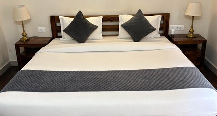 Premium Peaceful 1 BHK By Iraaya Stays Room Type - Bedroom