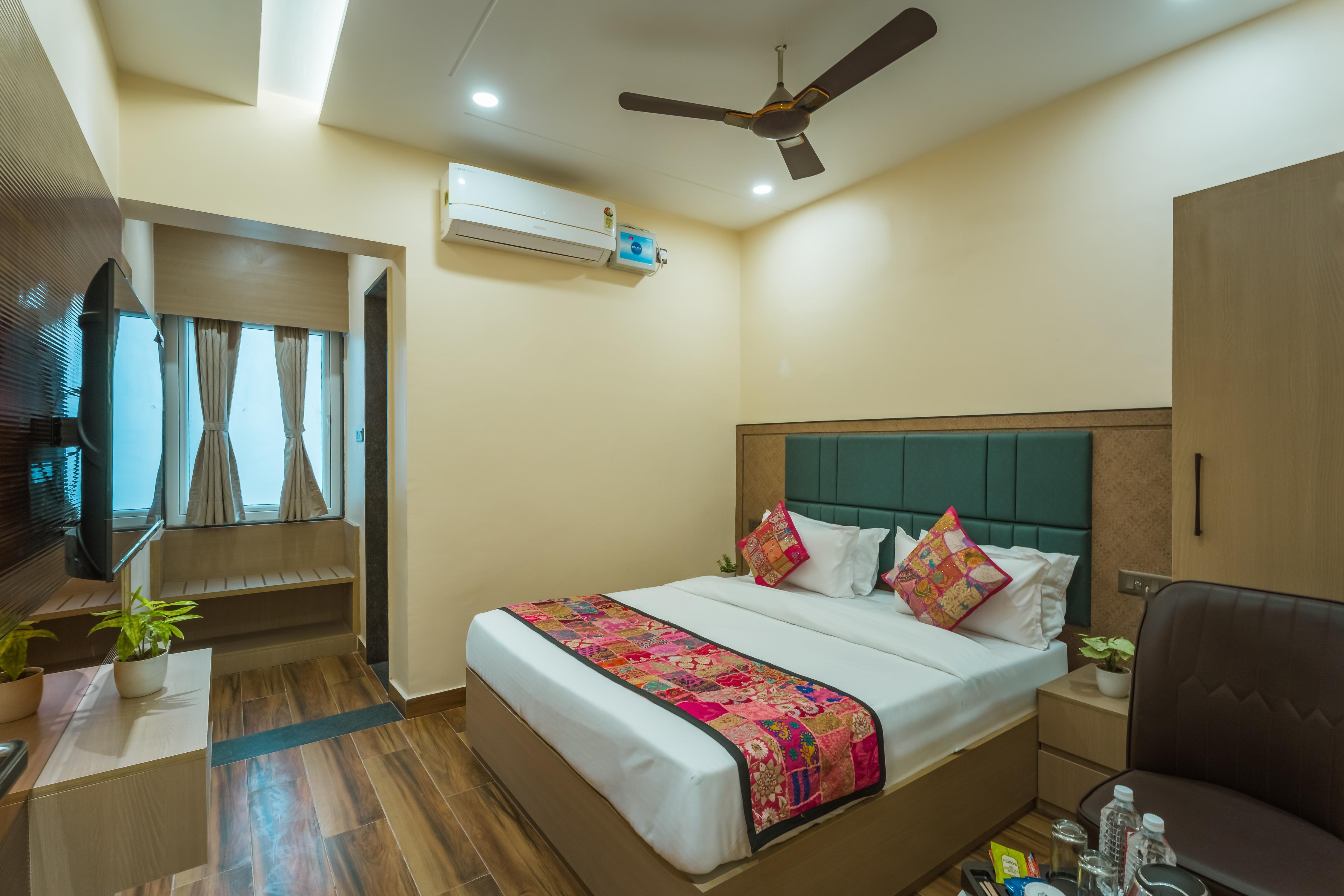 Tripli Hotels Tandon Grand Stay - Tap to explore photos