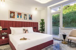 The Roman Style AC 2BHK Jaccuzzi by HomestayDaddy