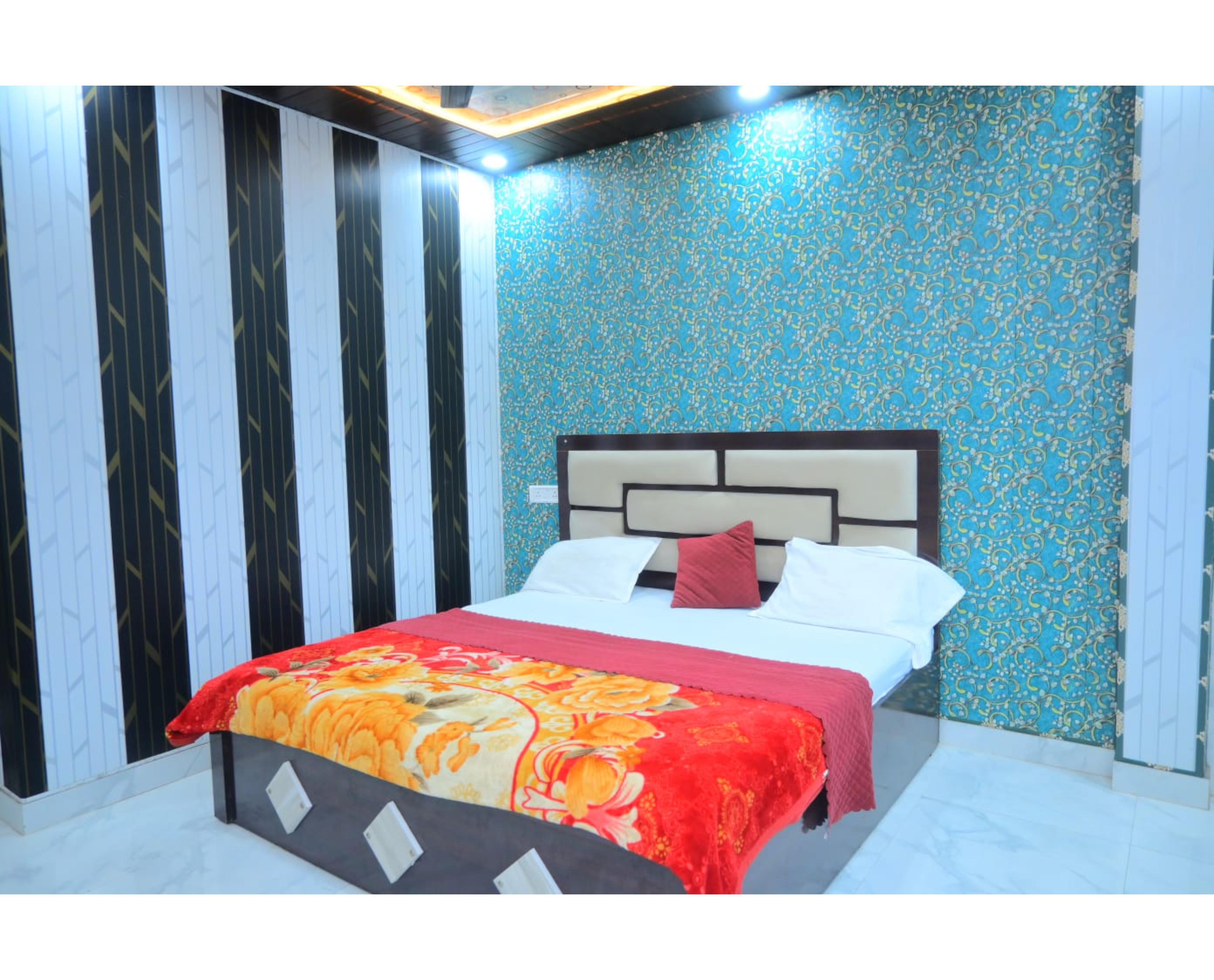 Kunj Bihari Guest house - Tap to explore photos