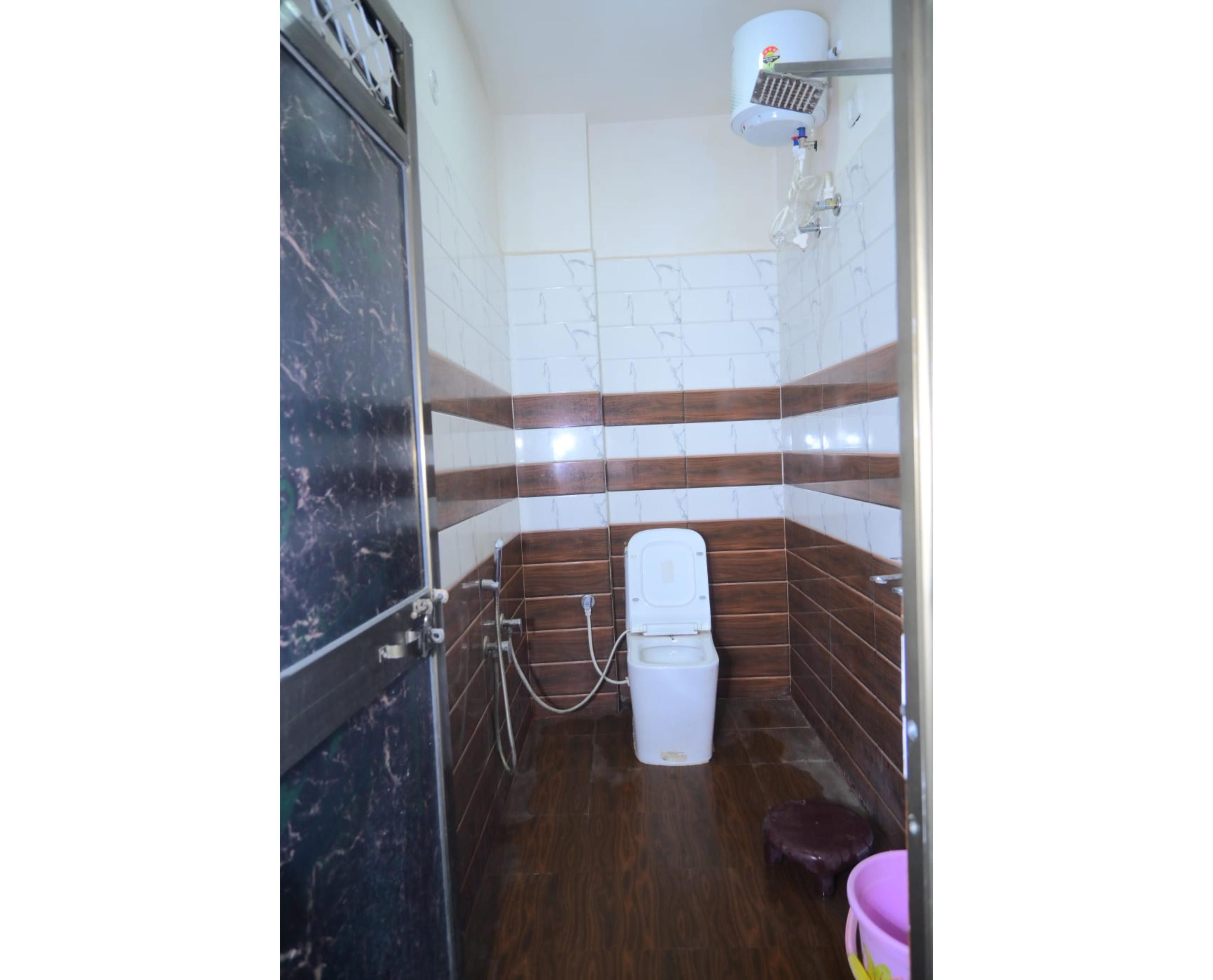 Kunj Bihari Guest house - Tap to explore photos