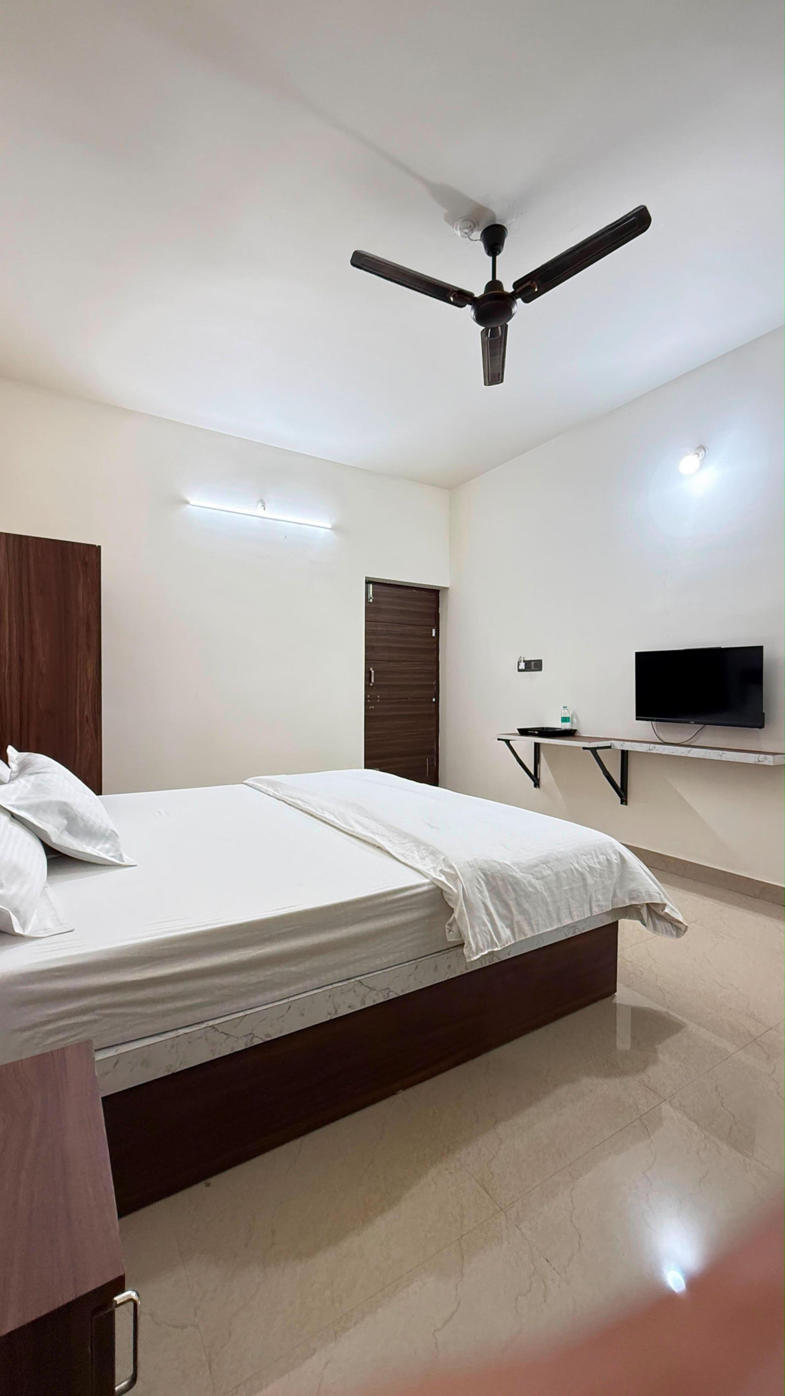 Property with 4 Private Rooms 10 Bed Dormitory - Tap to explore photos