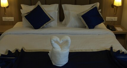 Hotel Pinak Room Type - Deluxe Room