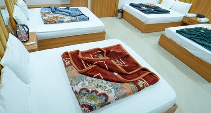 Omji Niwas - Shri Rudra Sarnath Room Type - Deluxe Quadruple Rooms