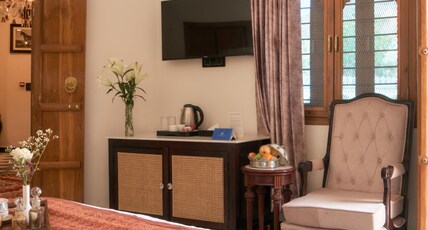 SaffronStays The Shikargarh Palace Room Type - Bedroom 1