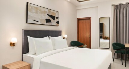 Country Inn Smart Stays - Golf Course Road Room Type - Deluxe Room Country Inn Smart Stays - Golf Course Road Room Type - Deluxe Room