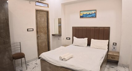 Vandana Guest House Room Type - Deluxe Double Bed