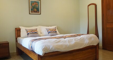Wanderpals Guwahati Room Type - Deluxe Double