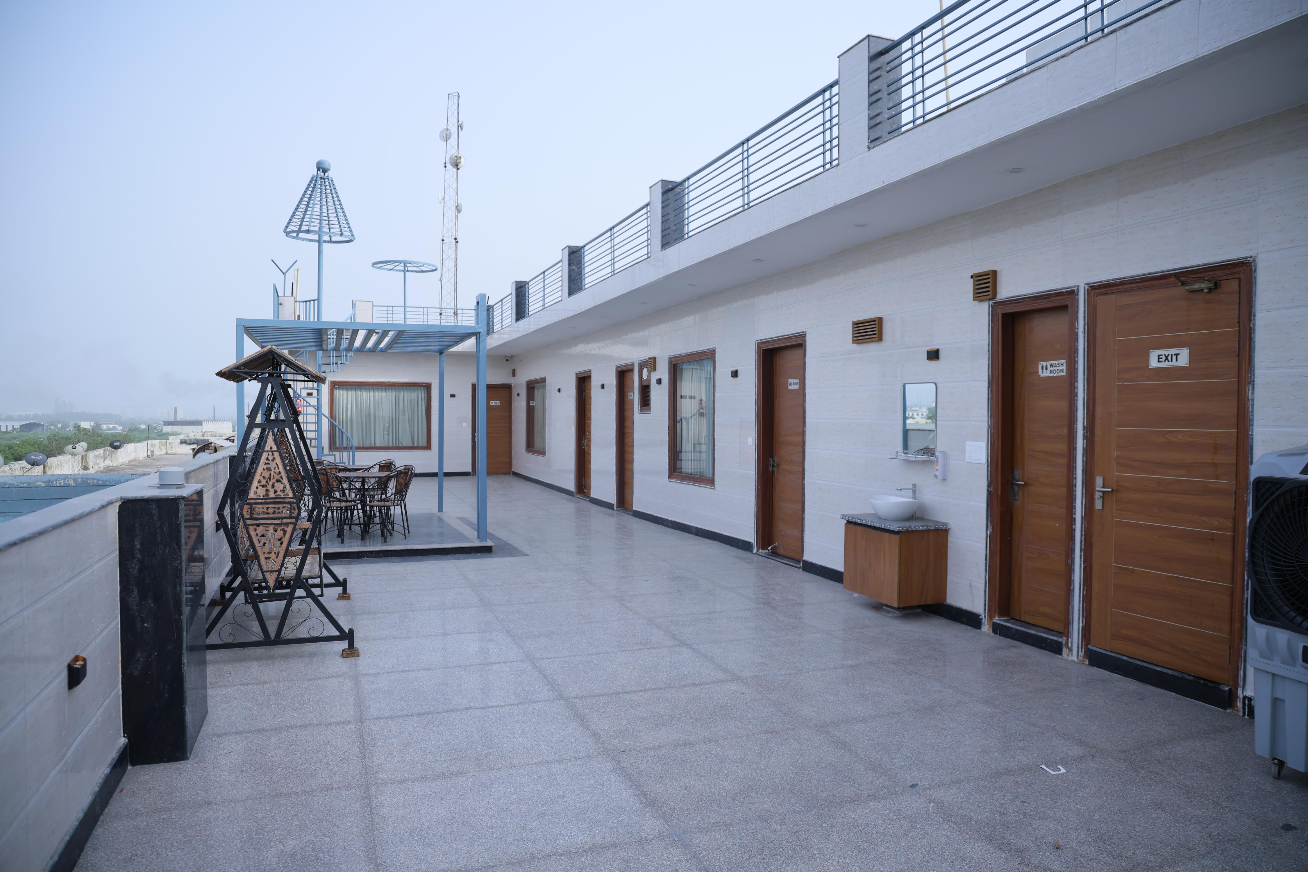 VR Hotel - Tap to explore photos