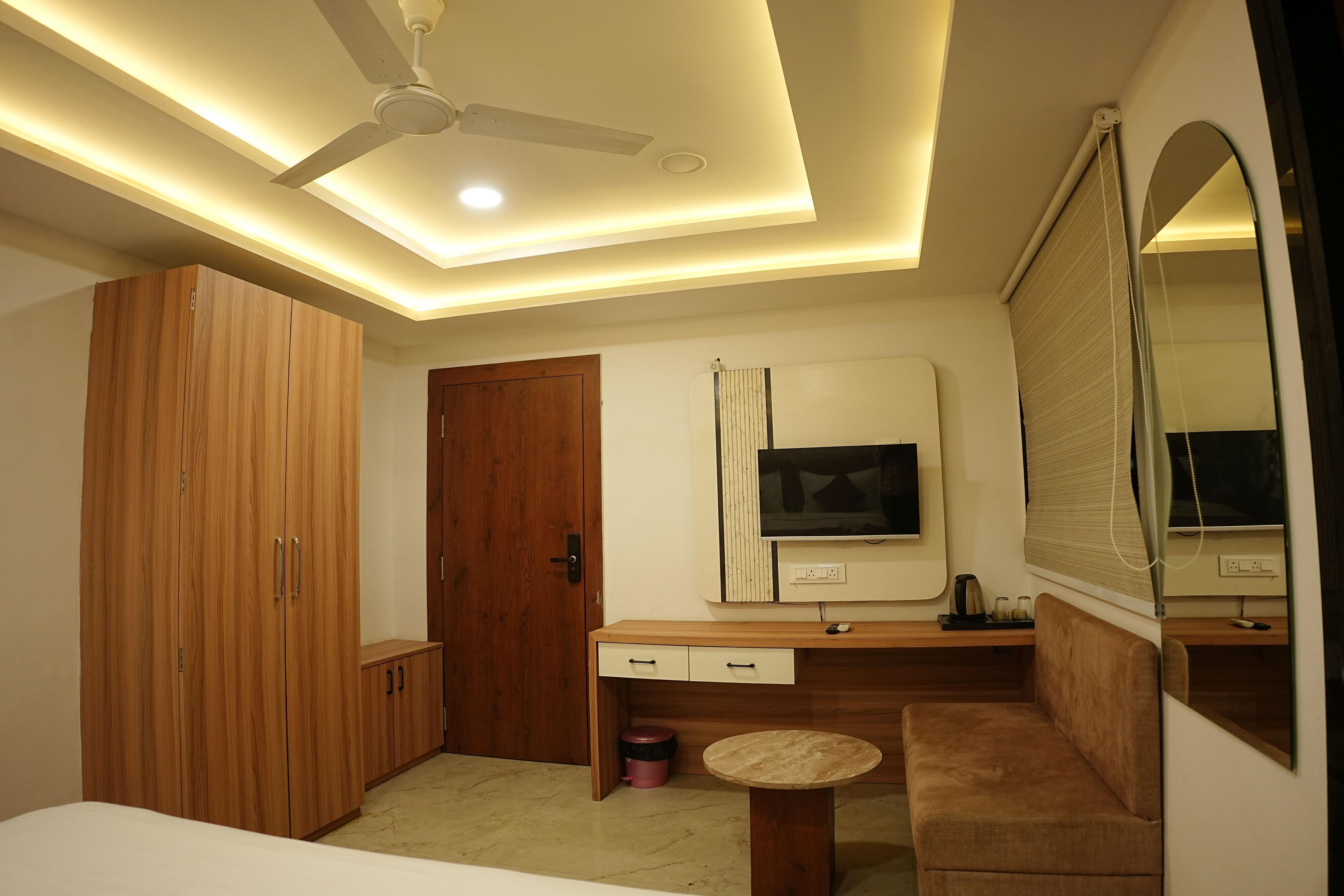 Hotel The Seemank - Tap to explore photos