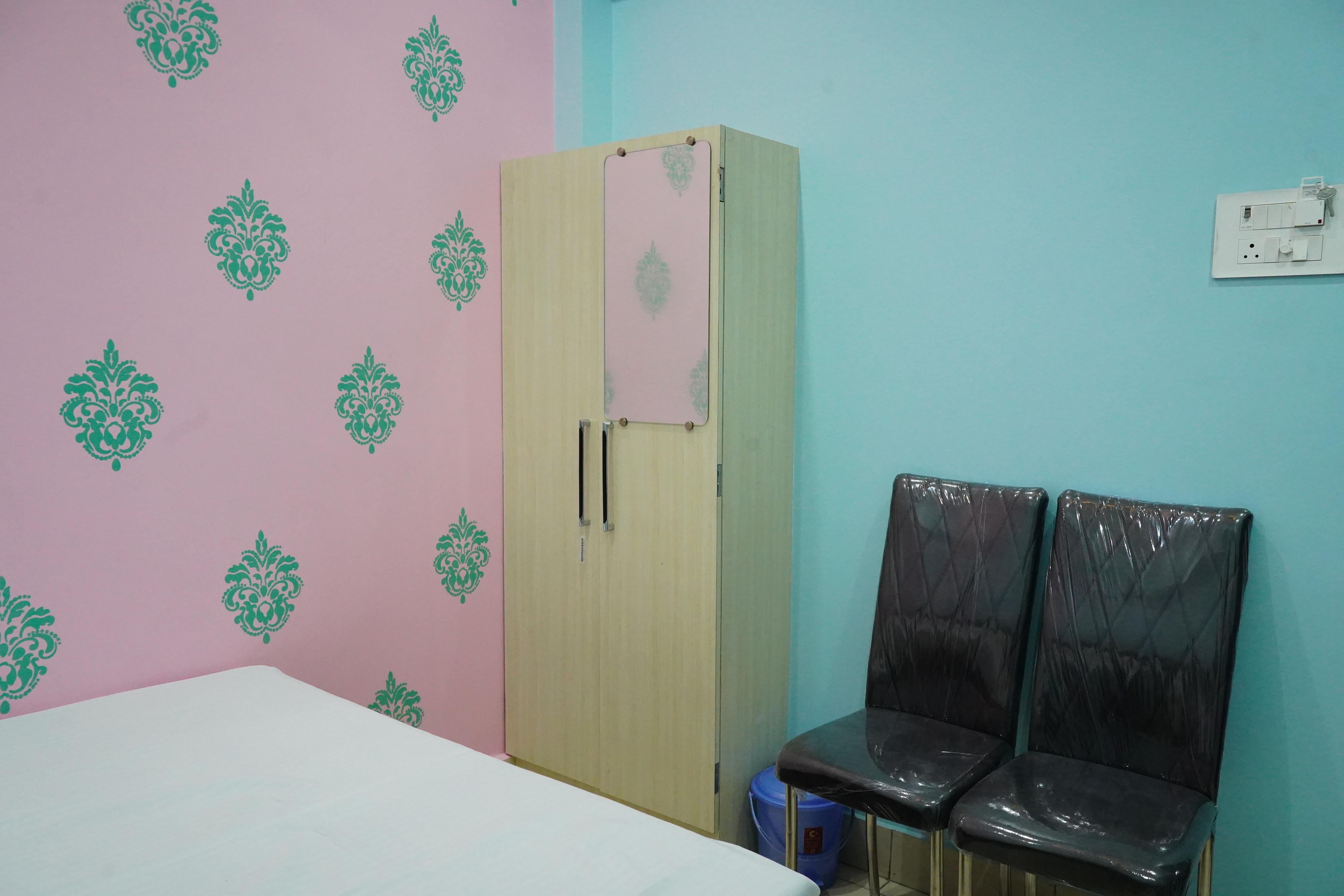 Urmila Guest House - Tap to explore photos