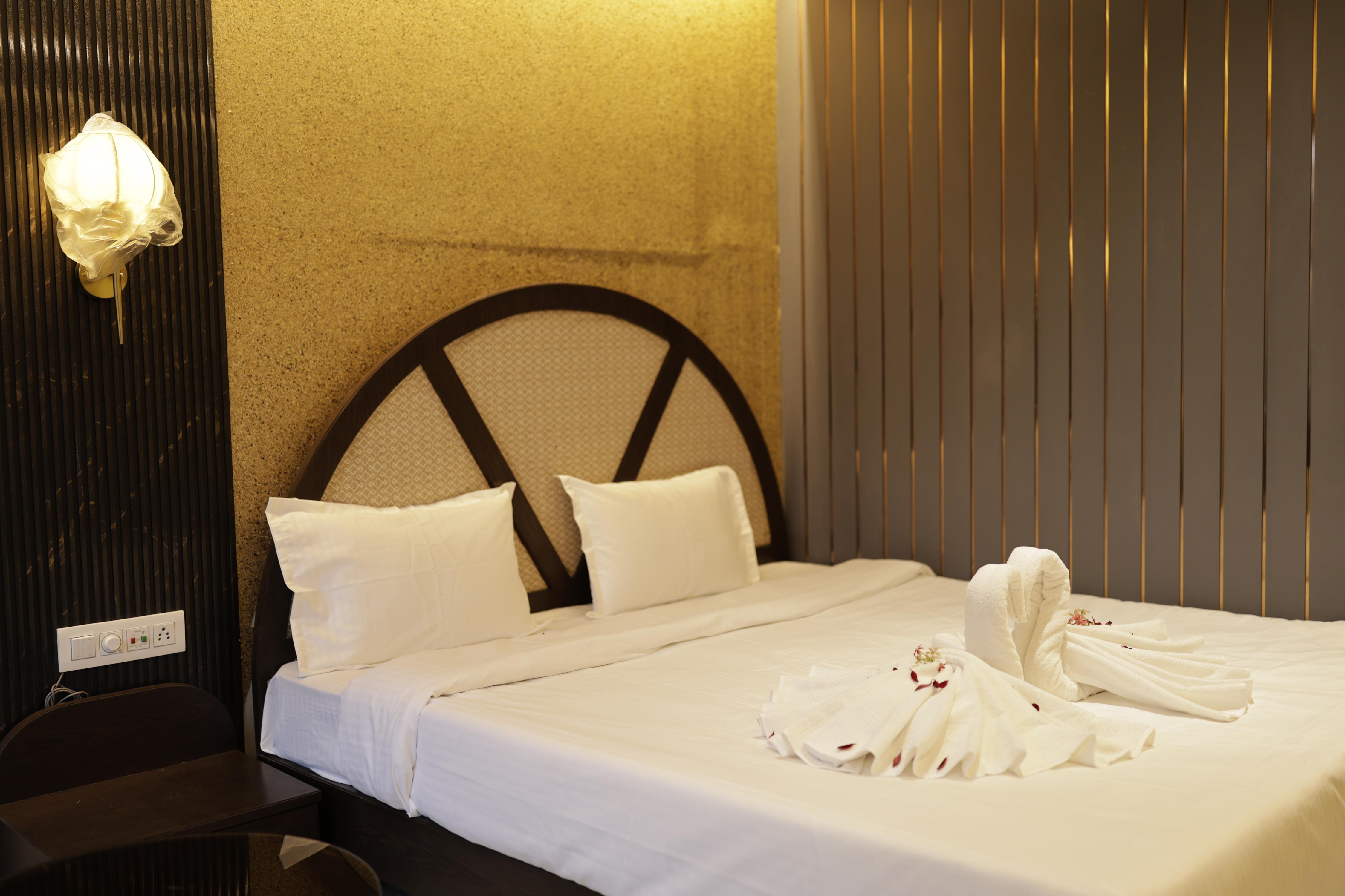 Hide Away Villa Premium Stay - Tap to explore photos