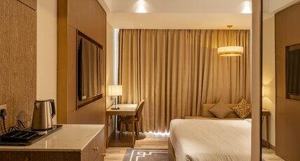 AKS Palace - Near Assi Ghat Room Type - Executive Room