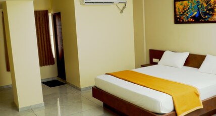 VSR LODGE Room Type - DELUXE ROOM WITH AC