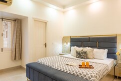 Homlee White House 3BHK Parking Max Hospital Saket
