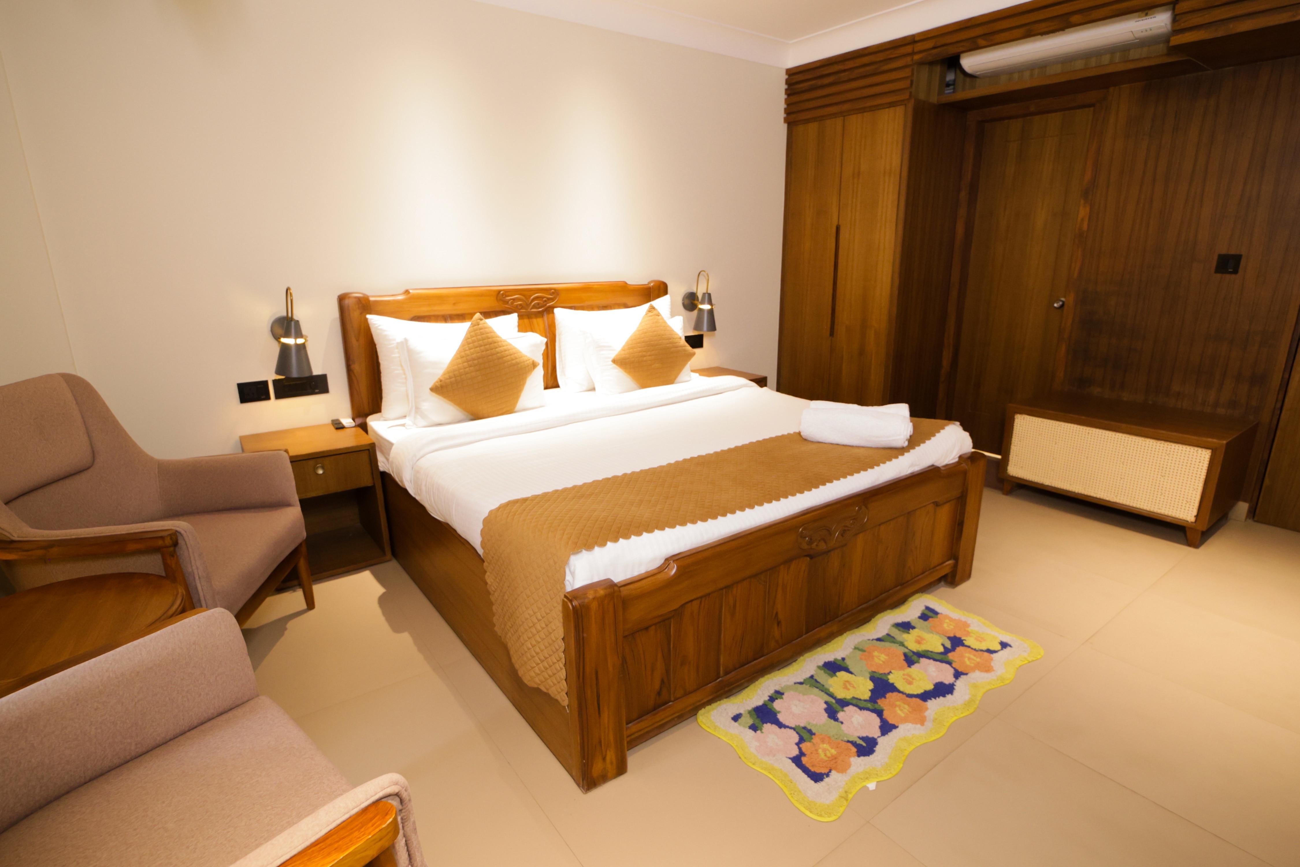 ALOHA on the Ganges 1bhk Garden & Parking facing 221 - Tap to explore photos