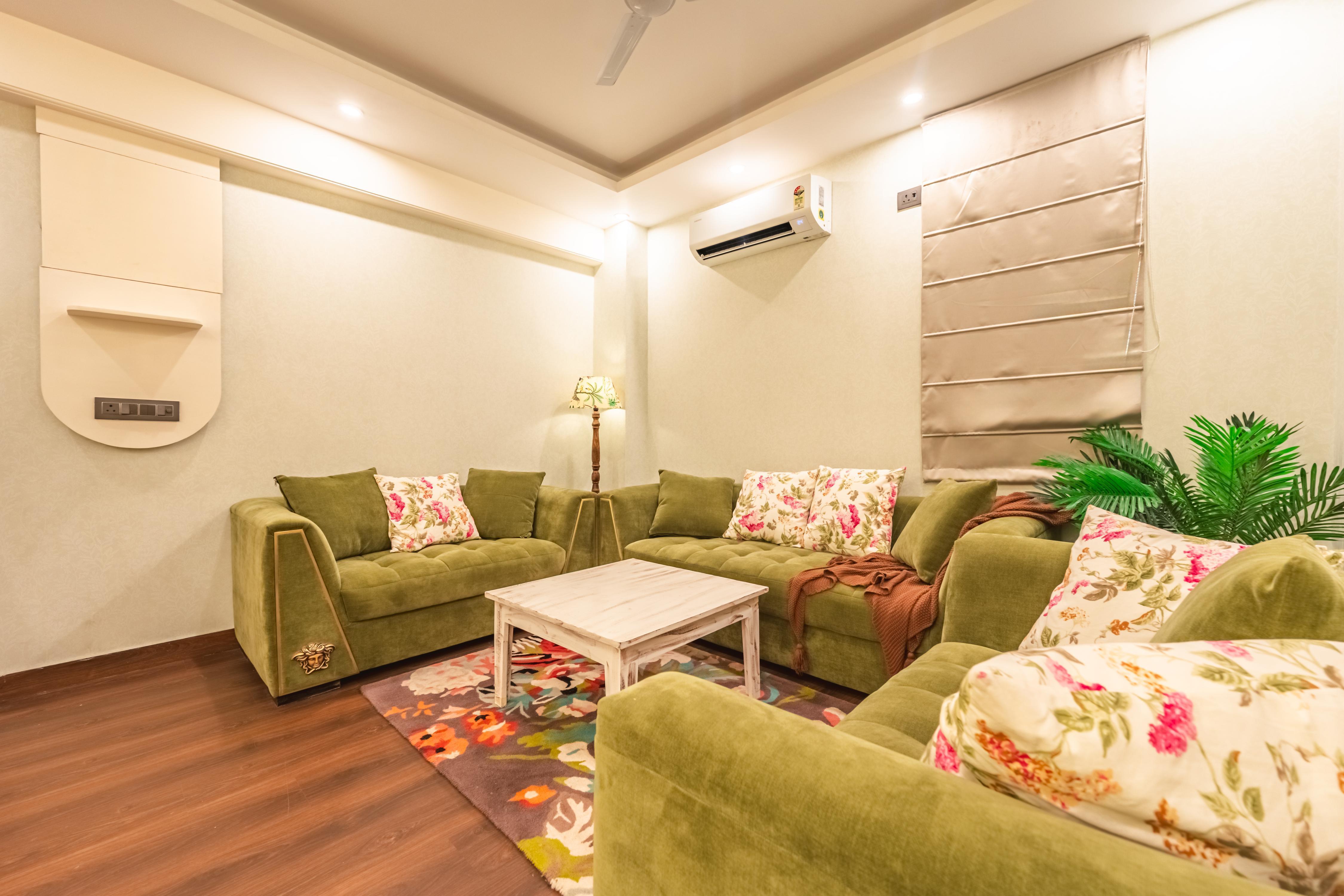 ALOHA on the Ganges 1bhk Garden & Parking facing 221 - Tap to explore photos