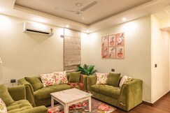 ALOHA on the Ganges 1bhk Garden & Parking facing 221
