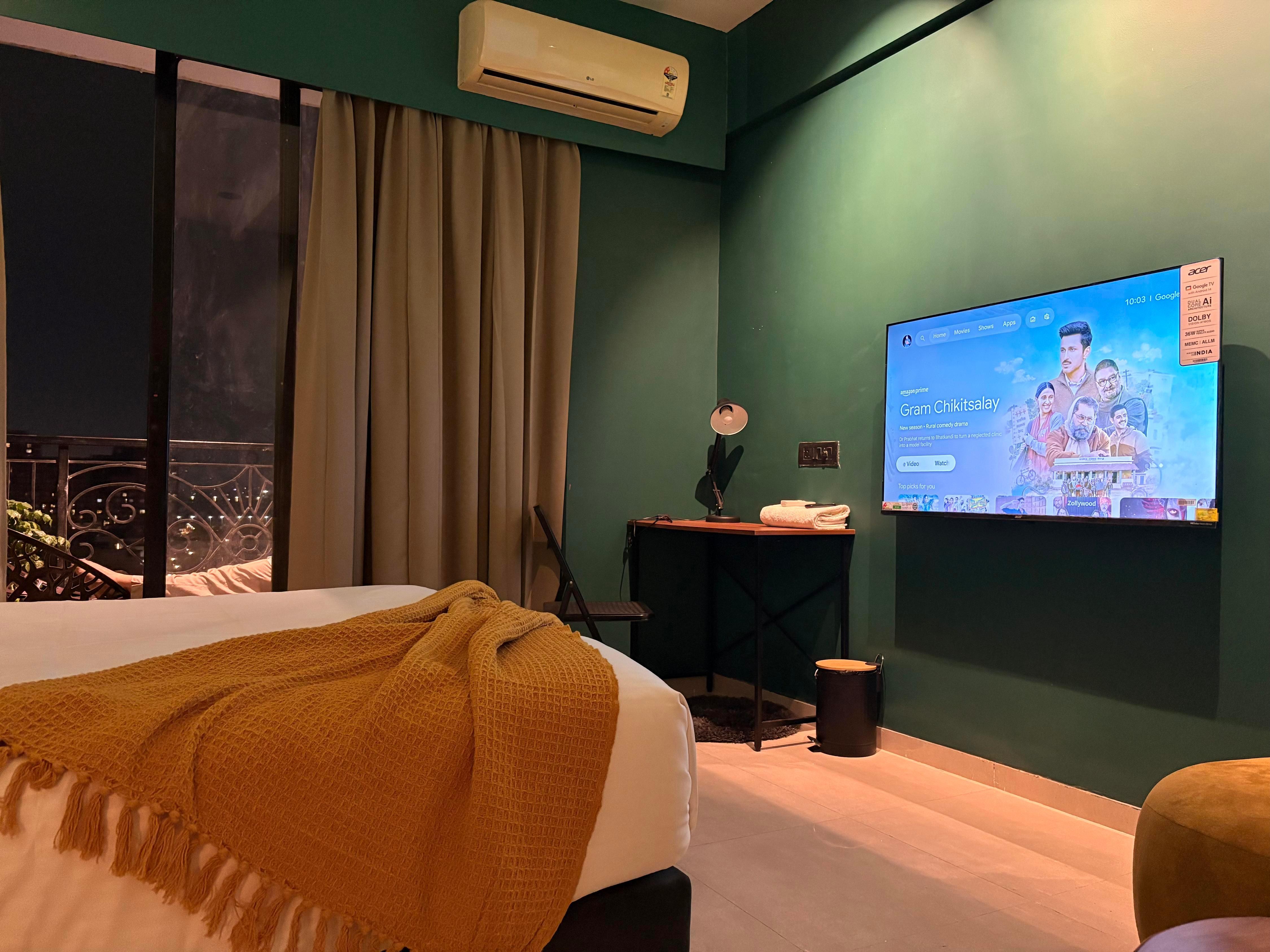 Pratap Living | Luxe Studio Stays - Omaxe Hazratganj - Tap to explore photos