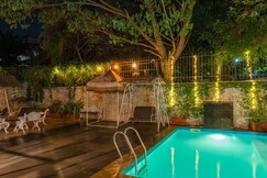 SaffronStays Chandralok Suites