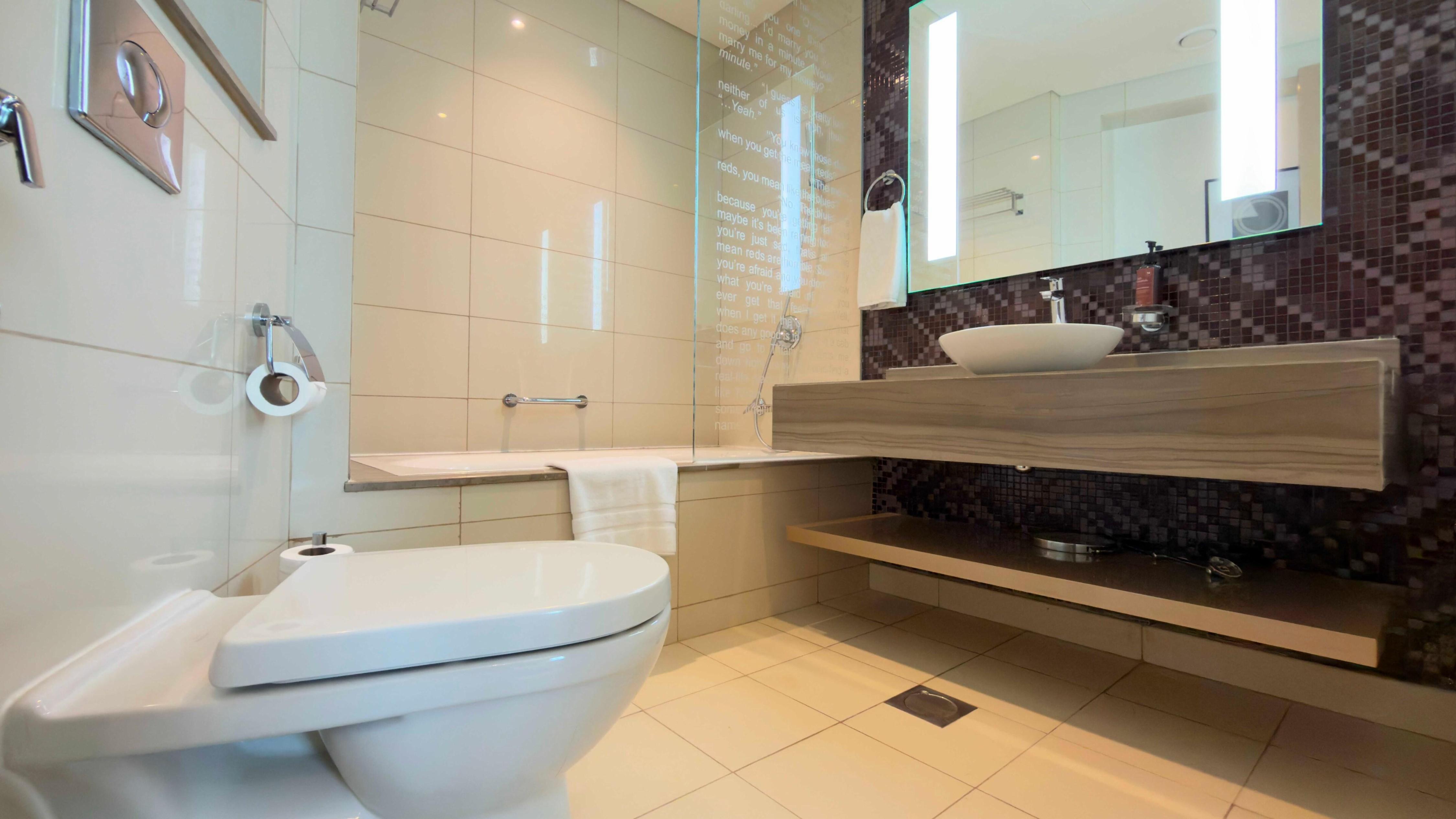 Luxury 1BR at Paramount Residences with Pool Gym & Parking - Tap to explore photos