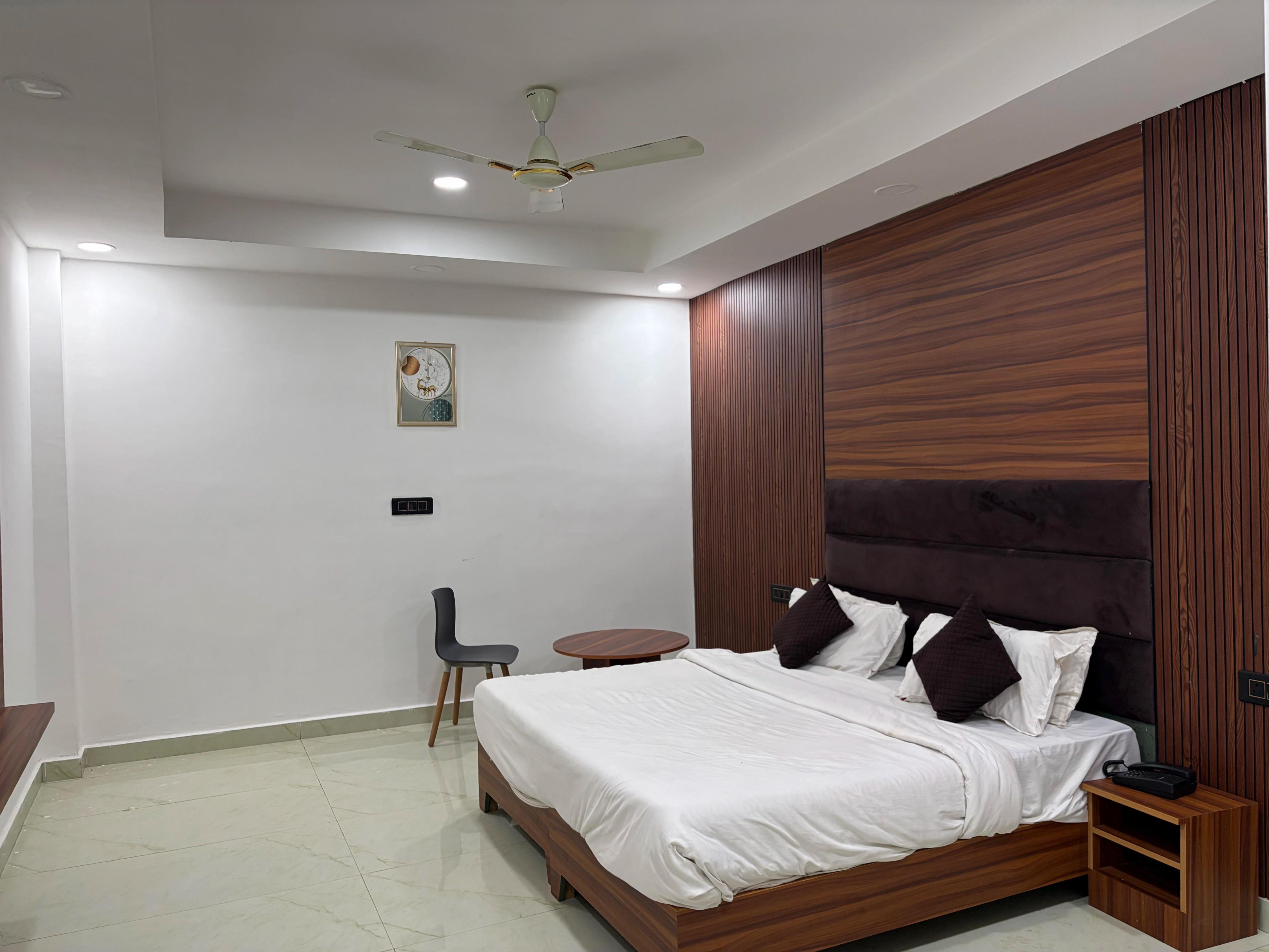 PLAY HOTEL BUDHA TOWER Sector 18 Metro - Tap to explore photos
