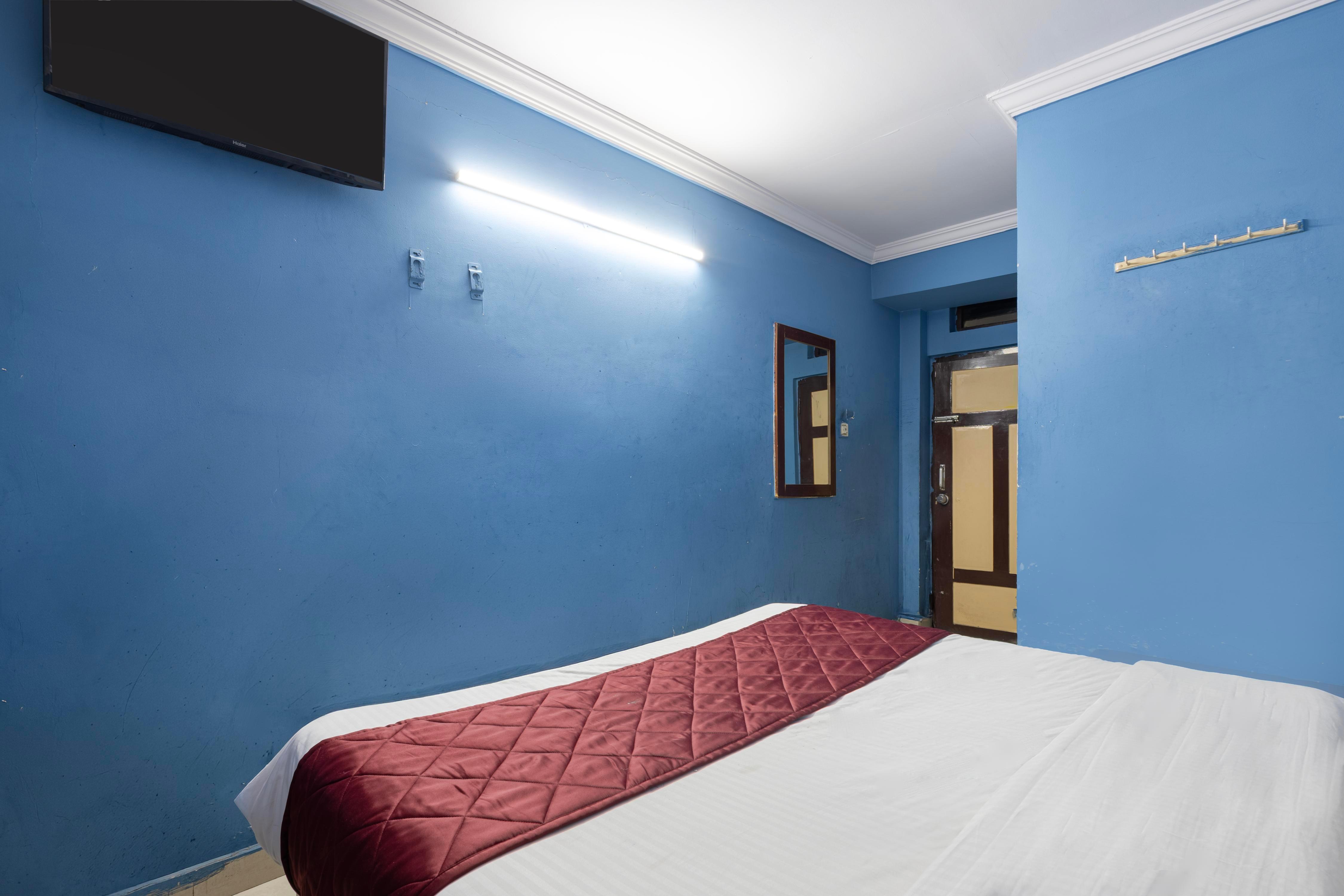 Hotel Swarna Mayuri - Tap to explore photos