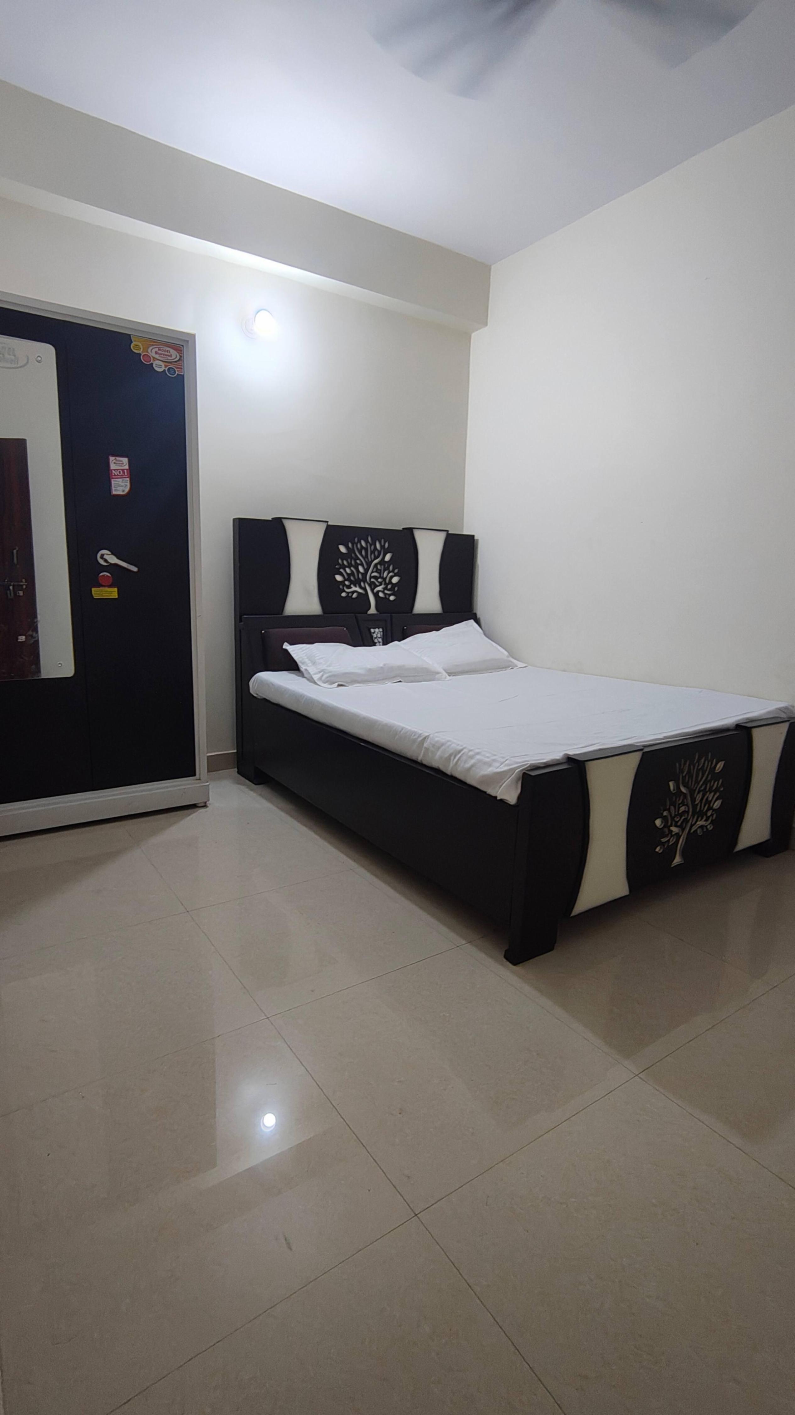Maruti Premium Homestay - Tap to explore photos