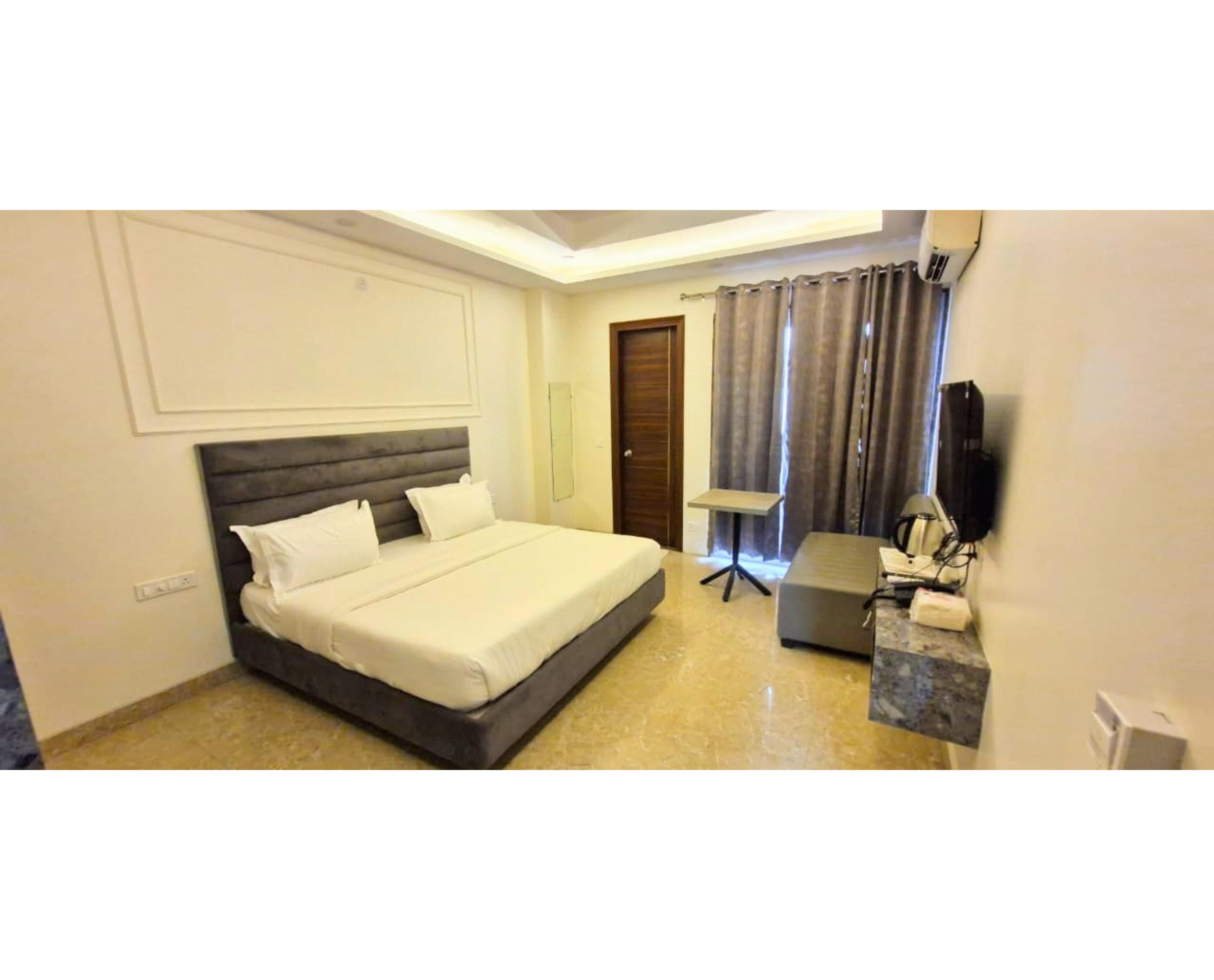 Hotel Comfort N Stay 44 - Tap to explore photos