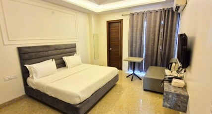 Hotel Comfort N Stay 44 Room Type - Premium Room