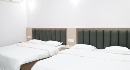Shree Guest House Room Type - Spacious Deluxe Family Room