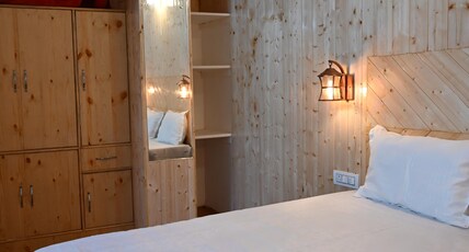 The Cedar Room Type - Bedroom