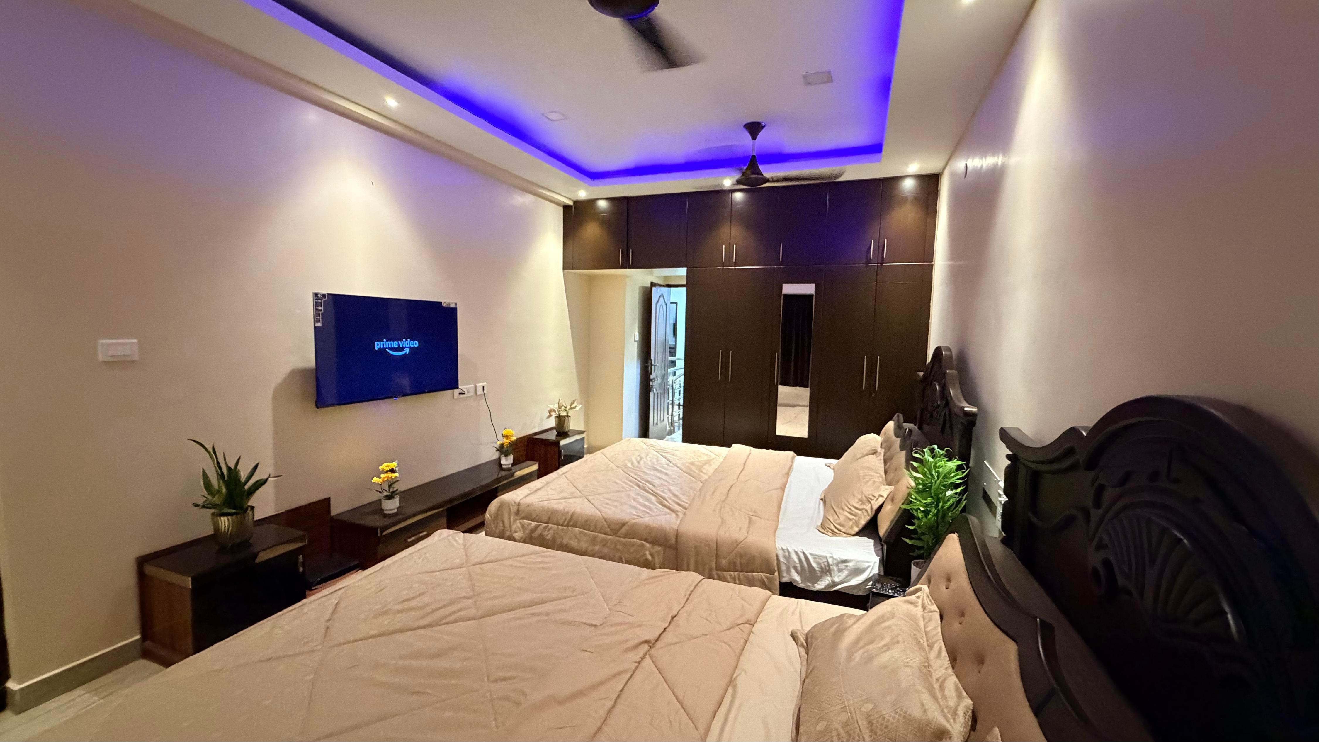 Modern 3BHK Family Duplex near Ashok Nagar Metro - Tap to explore photos
