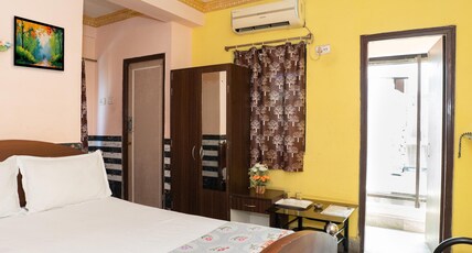 Metro Stay Guest House Room Type - Deluxe Room Metro Stay Guest House Room Type - Deluxe Room