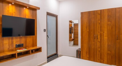 goSTOPS Jaipur, Civil Lines Room Type - Deluxe Private Room with Ensuite Bathroom