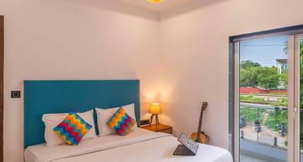 goSTOPS Jaipur, Civil Lines Room Type - Deluxe Private Room with Ensuite Bathroom and Balcony