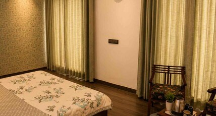 Casa Narula Near Golden Temple Airport Room Type - Casa Narula Premium Room  Airport Road