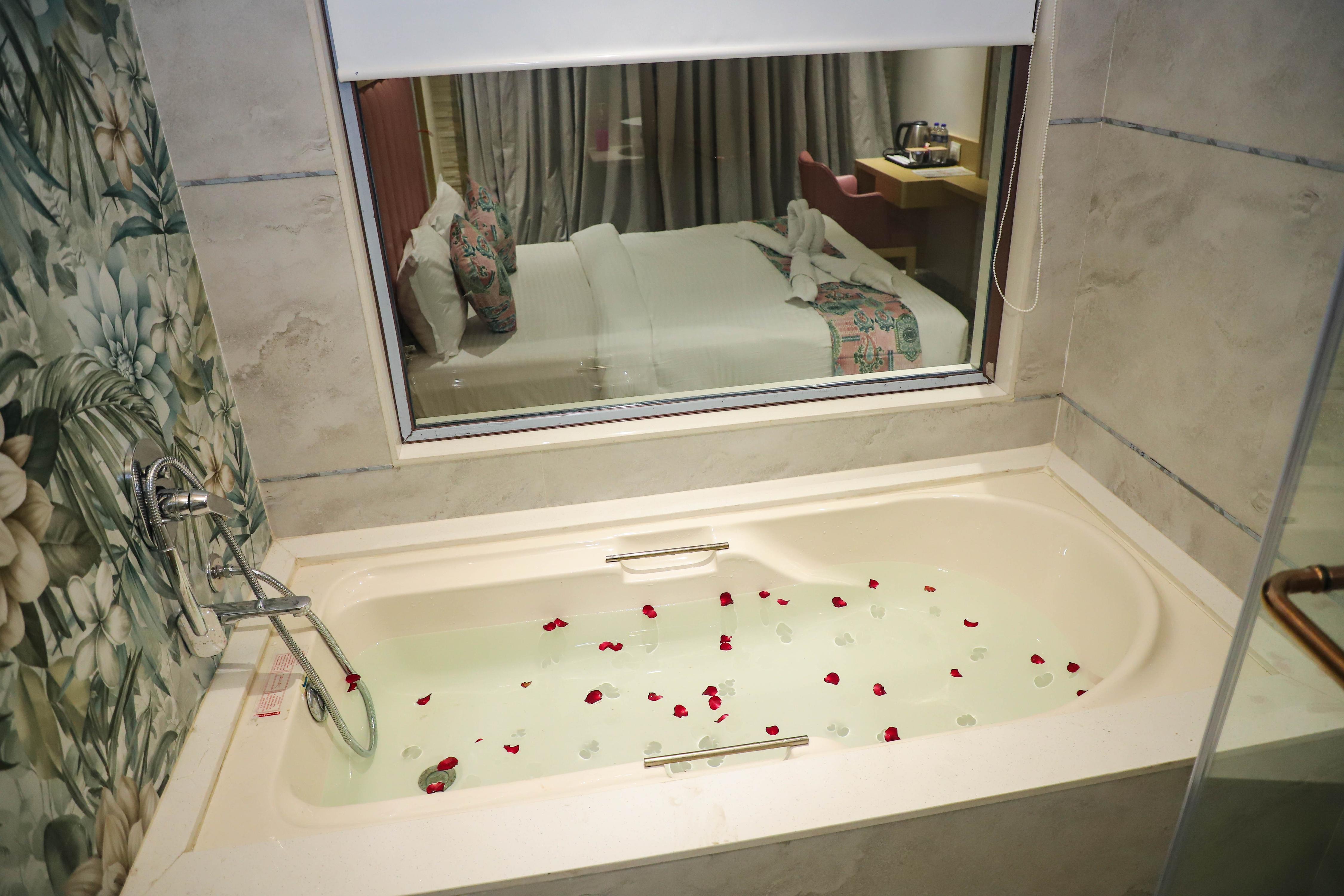 Hotel Atithi Royal Inn - Tap to explore photos