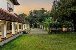 Alaya stays Mangaly Heritage 270 Year Old 3 BHK Villa with Courtyard & Garden