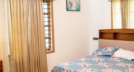 Thamburu Inn by Zennor Room Type - Upper Floor Bedroom with Balcony Access