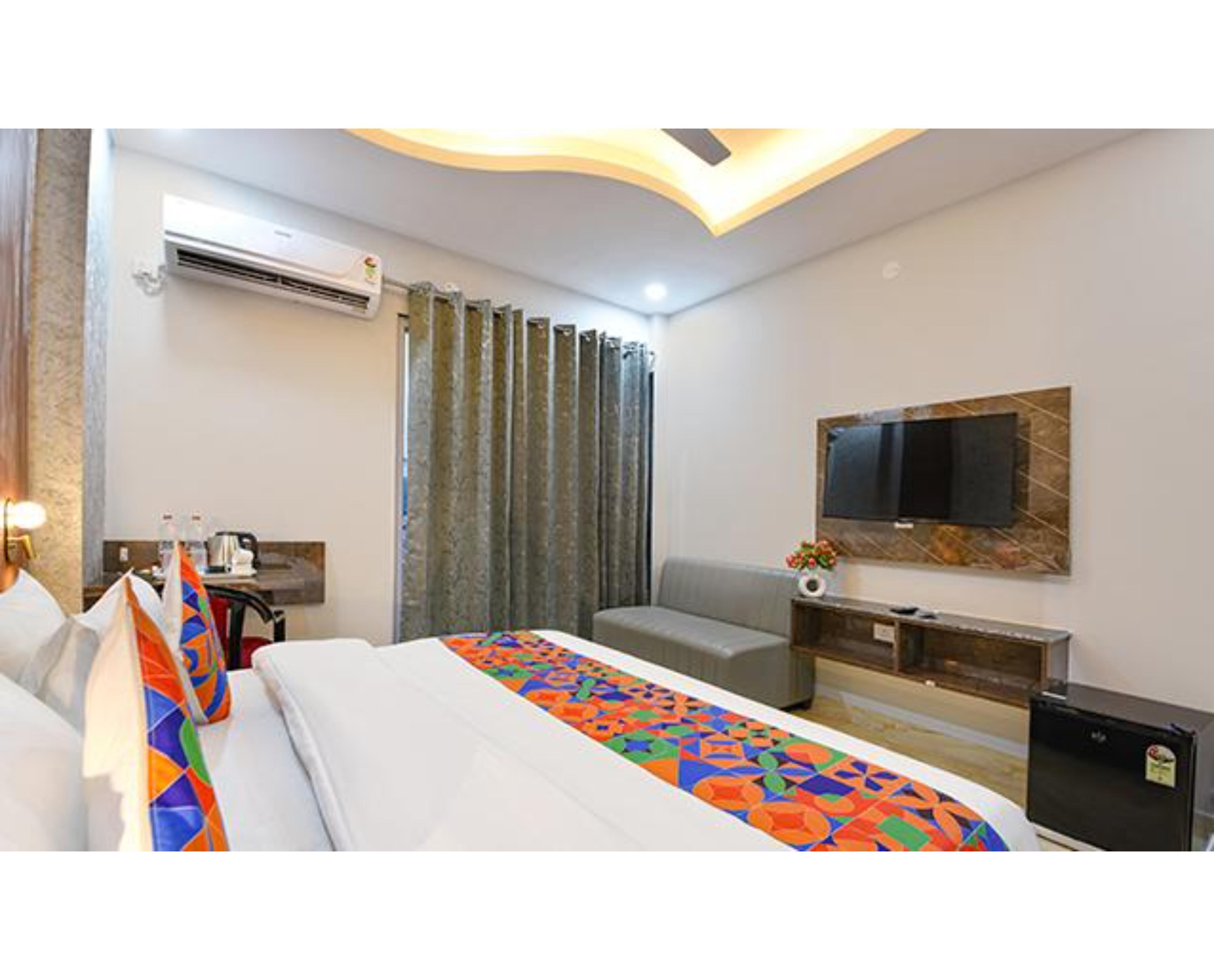 HOTEL COMFORT N STAY 45 - Tap to explore photos
