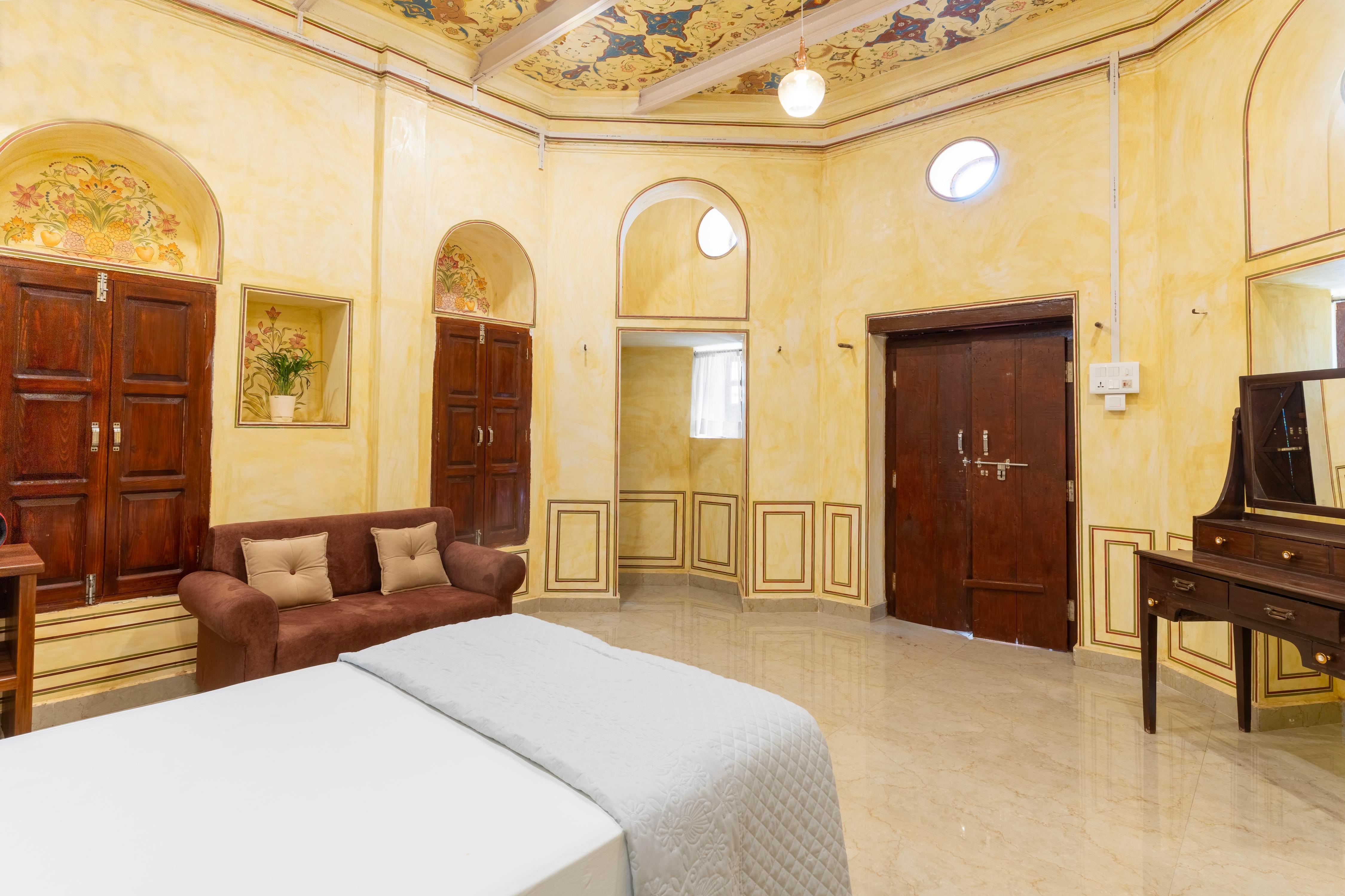 Chaubeyji's Heritage Hotel - Tap to explore photos