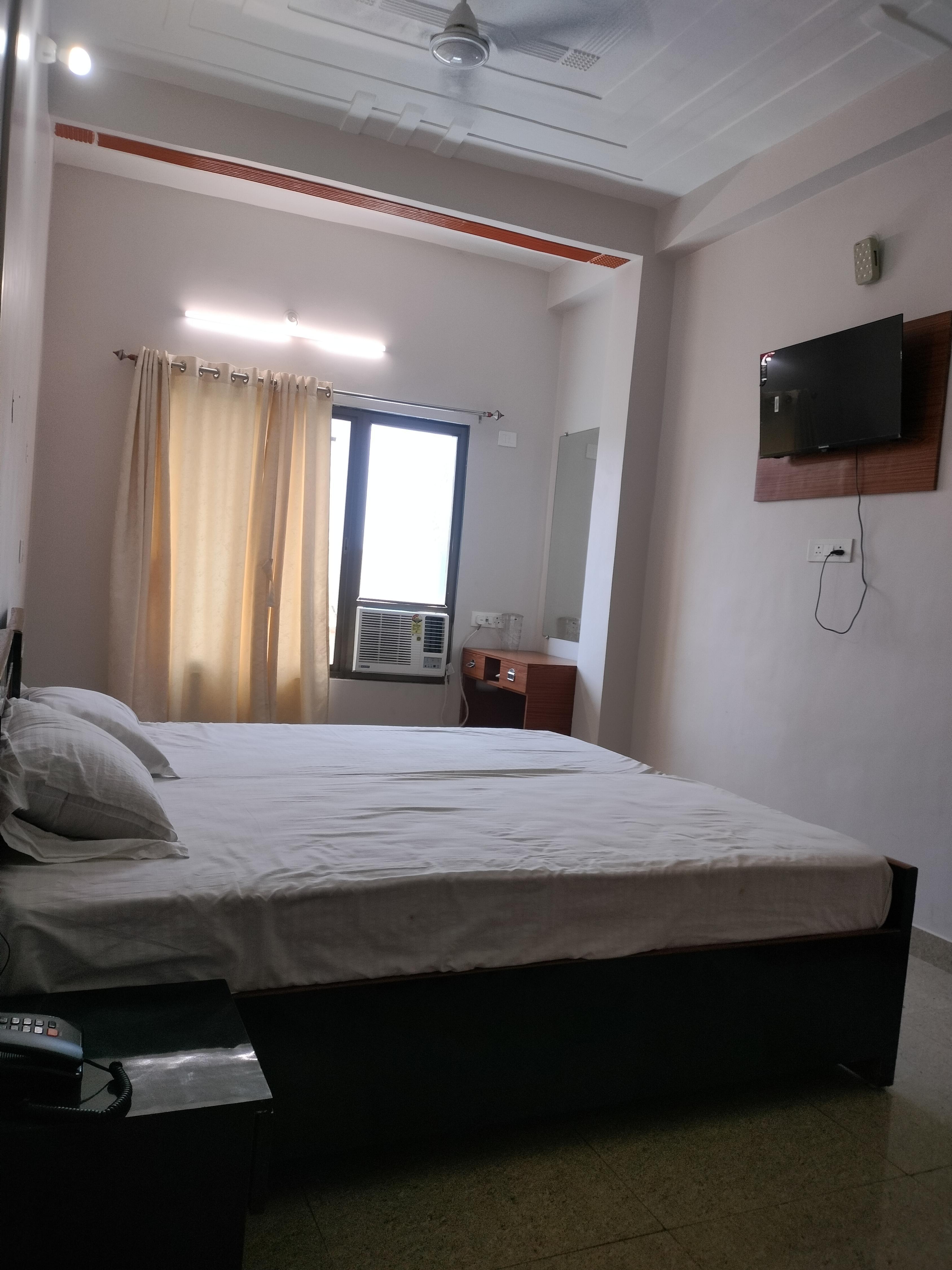 Parnkuti Home Stay - Tap to explore photos