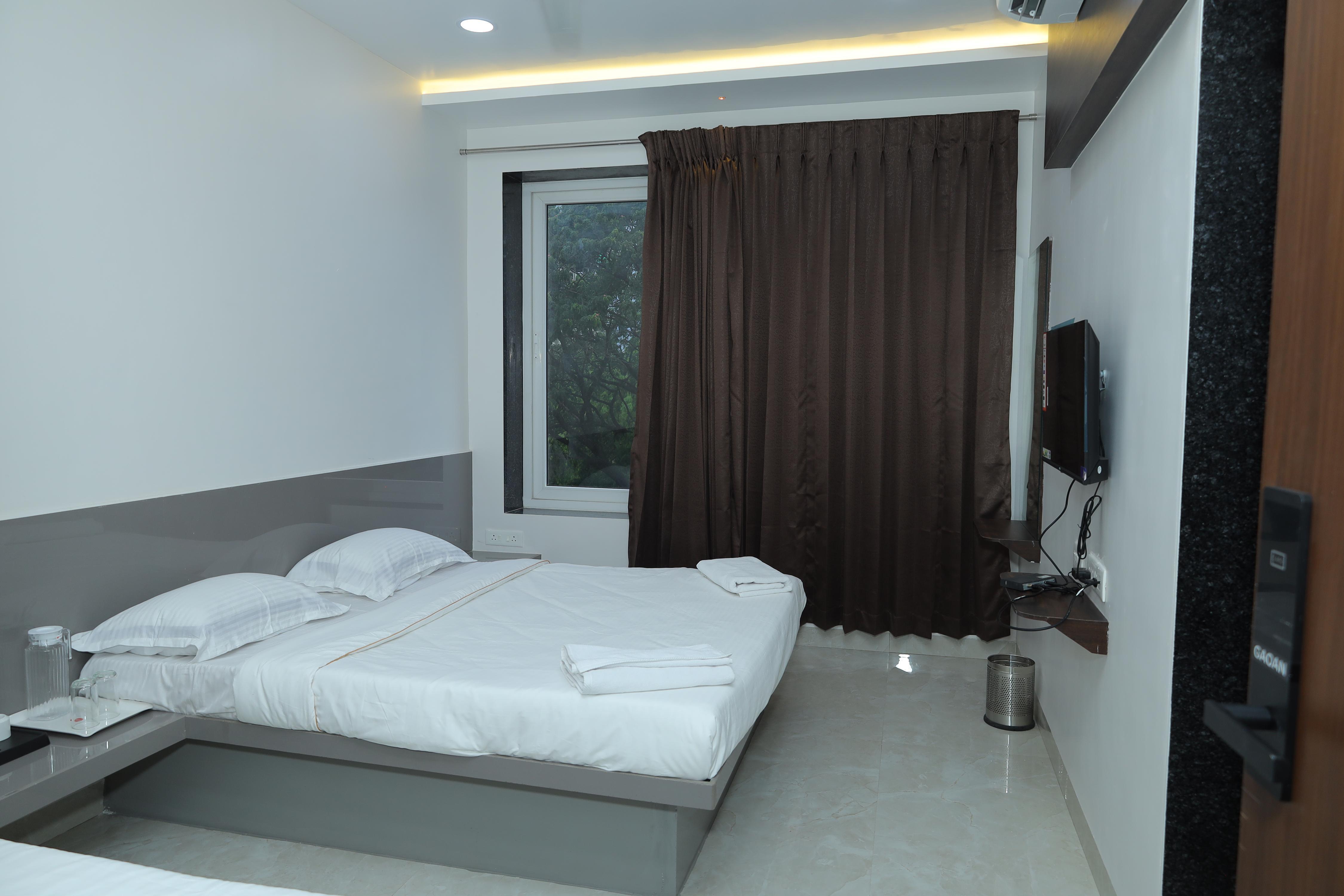 Hotel Shreyash - Tap to explore photos
