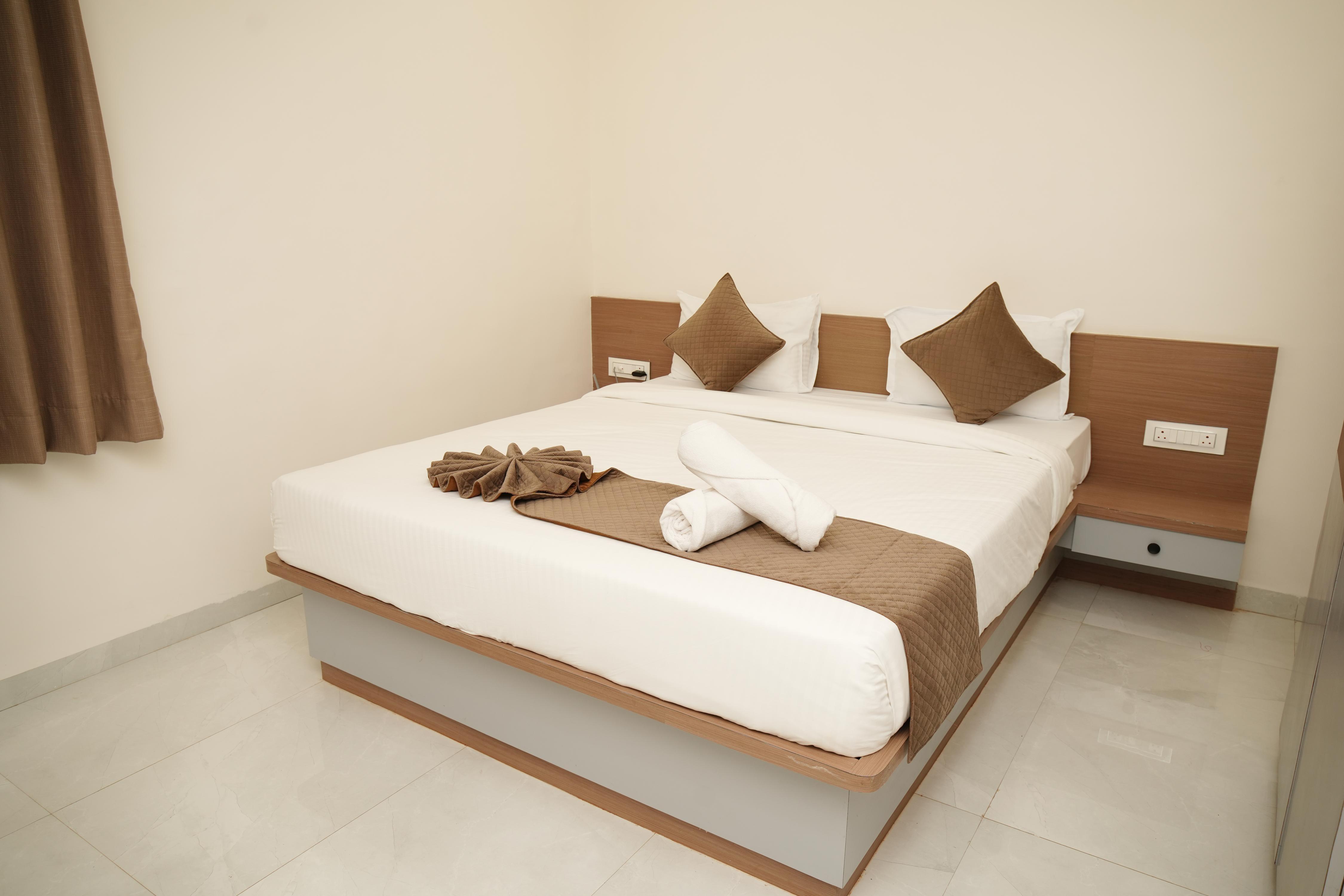 Hotel Jayesh - Tap to explore photos