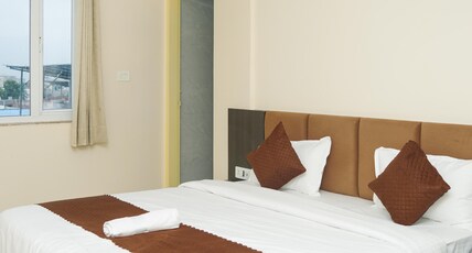 Hotel Devens Inn Room Type - Deluxe Room with Air Conditioning