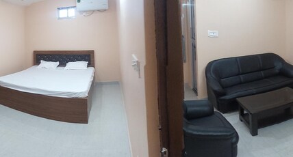 Kishan Hotel Room Type - Deluxe Room with Air Conditioning