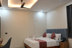 Hotel Cozzy Inn